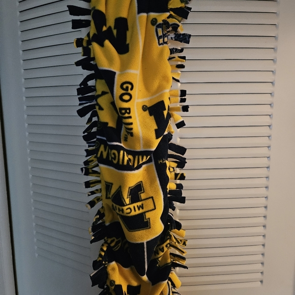 University of Michigan Scarf - Picture 2 of 2